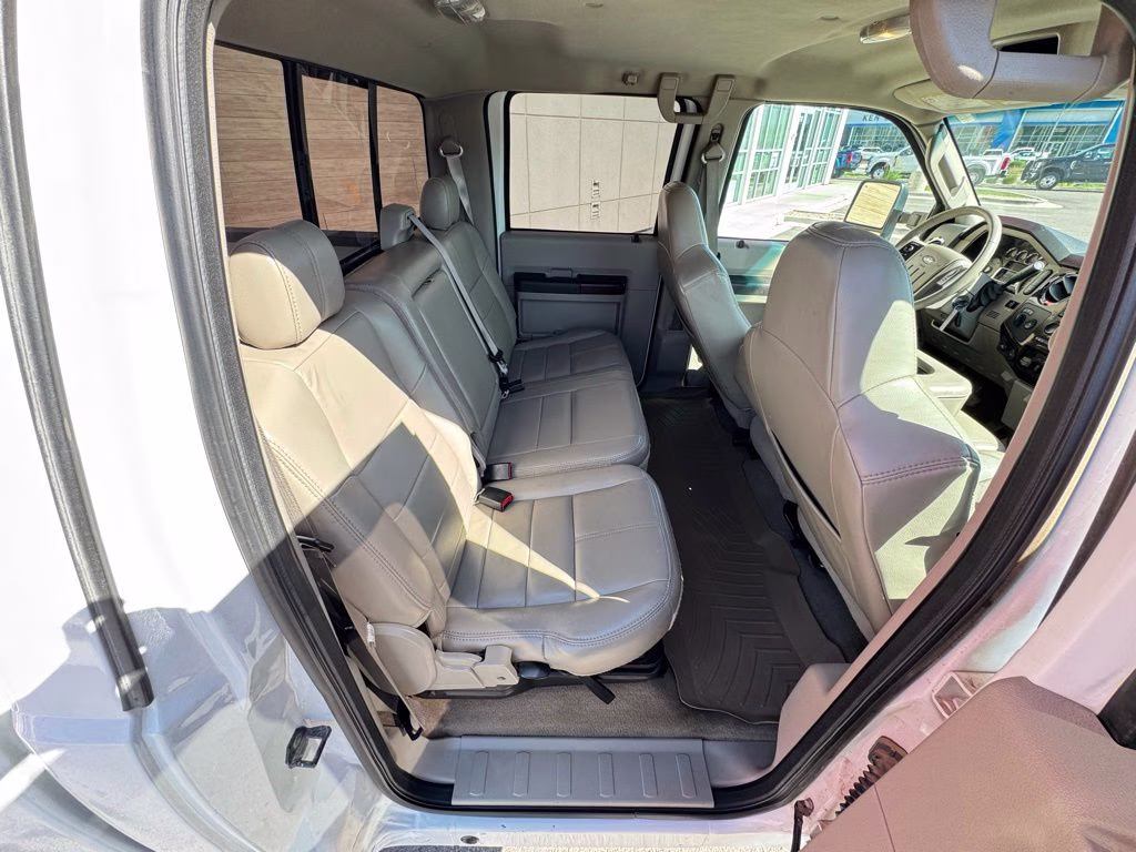 2008 White Ford Super Duty F-450 DRW XL 4X4 Truck