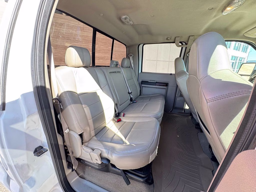 2008 White Ford Super Duty F-450 DRW XL 4X4 Truck