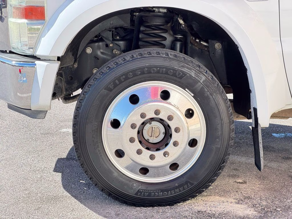 2008 White Ford Super Duty F-450 DRW XL 4X4 Truck