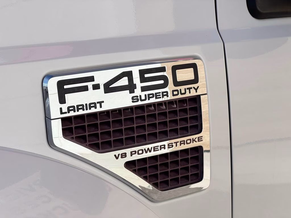2008 White Ford Super Duty F-450 DRW XL 4X4 Truck