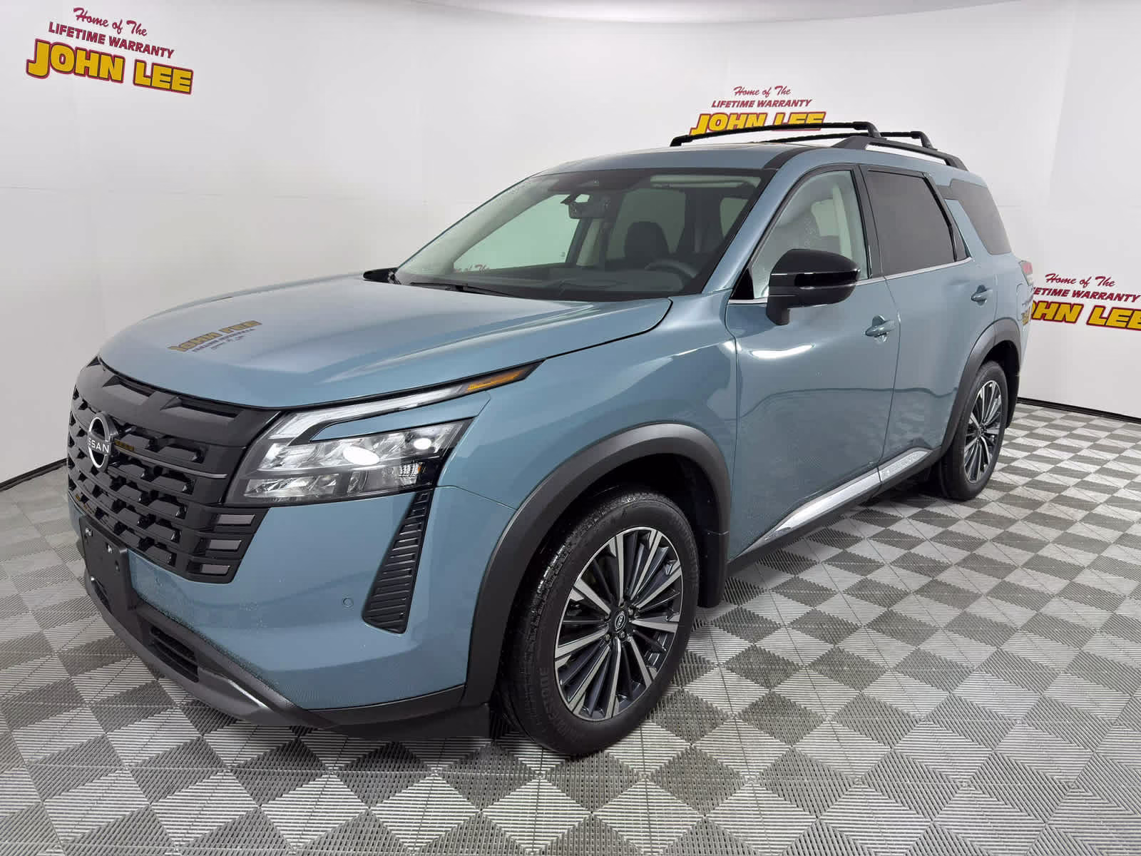 2026 Nissan Pathfinder Platinum 2WD's photo
