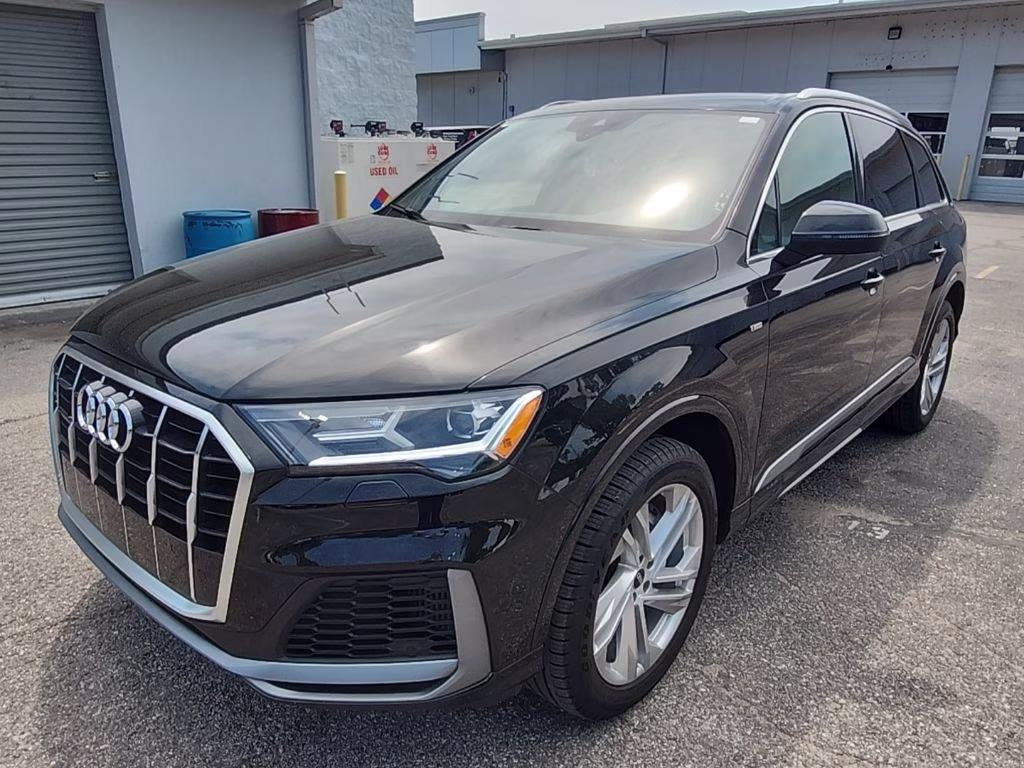 2022 Mythos Black Metallic Audi Q7 55 Premium AWD SUV