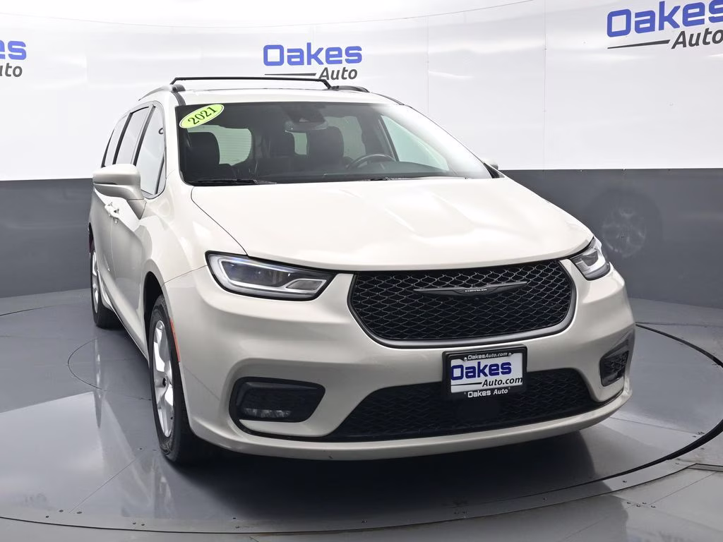 2021 Luxury White Pearlcoat Chrysler Pacifica Limited AWD Van