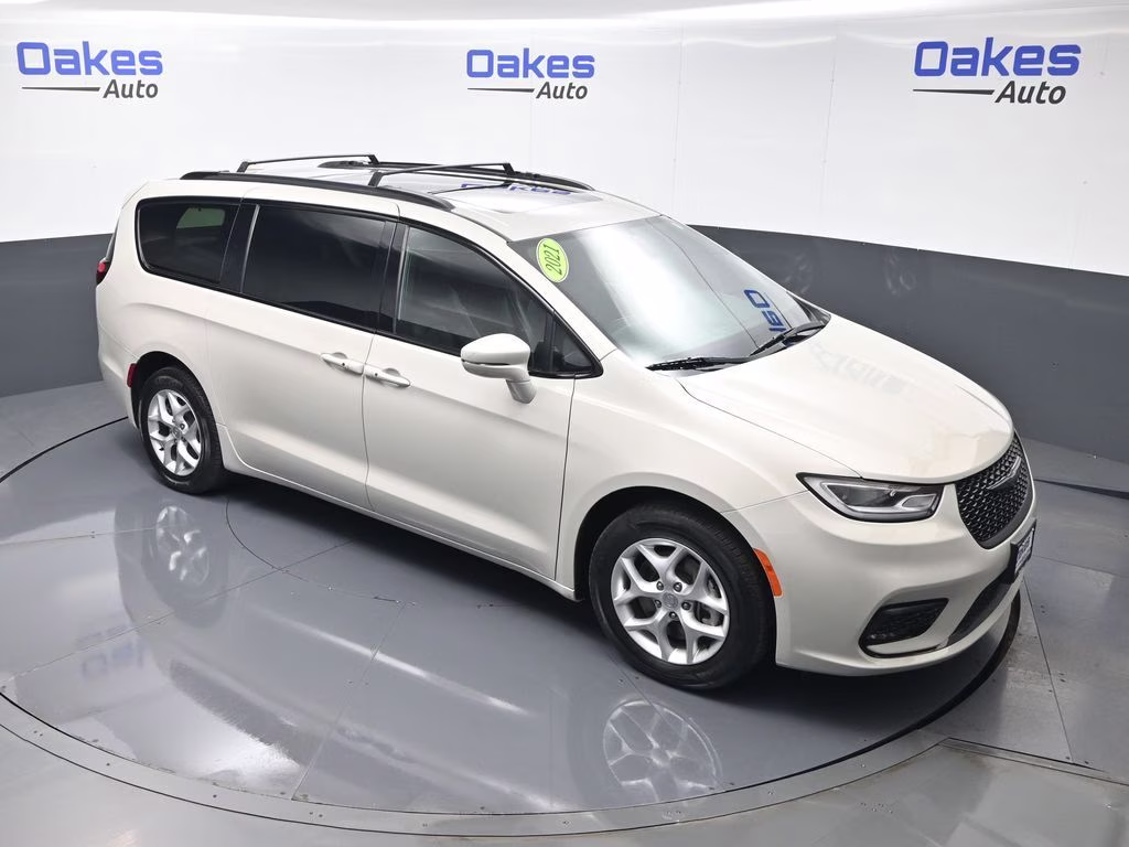 2021 Luxury White Pearlcoat Chrysler Pacifica Limited AWD Van