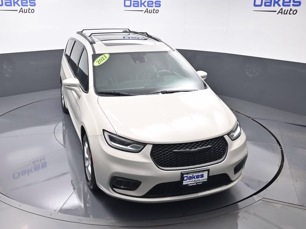 2021 Luxury White Pearlcoat Chrysler Pacifica Limited AWD Van