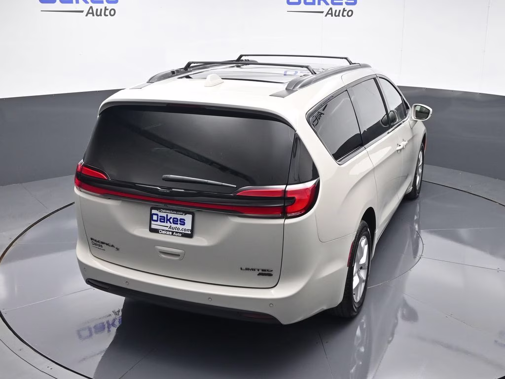 2021 Luxury White Pearlcoat Chrysler Pacifica Limited AWD Van