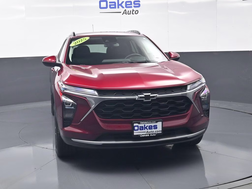 2025 Crimson Metallic Chevrolet Trax LT FWD SUV