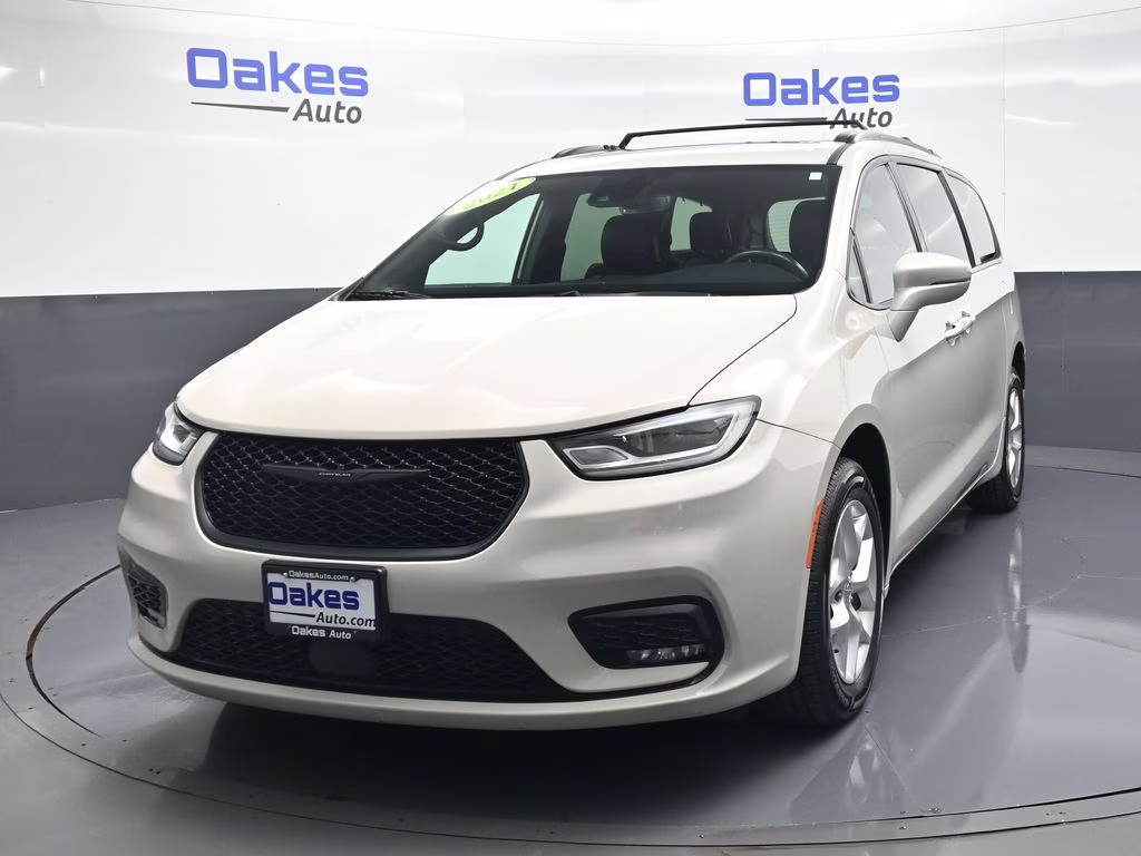 2021 Luxury White Pearlcoat Chrysler Pacifica Limited AWD Van