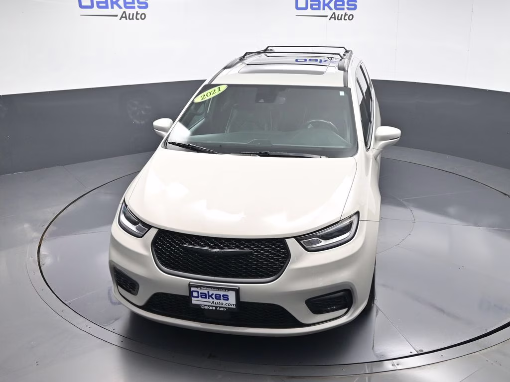 2021 Luxury White Pearlcoat Chrysler Pacifica Limited AWD Van