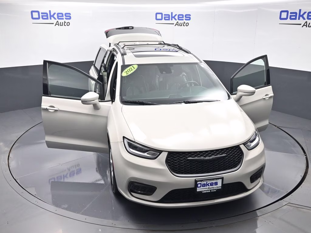 2021 Luxury White Pearlcoat Chrysler Pacifica Limited AWD Van
