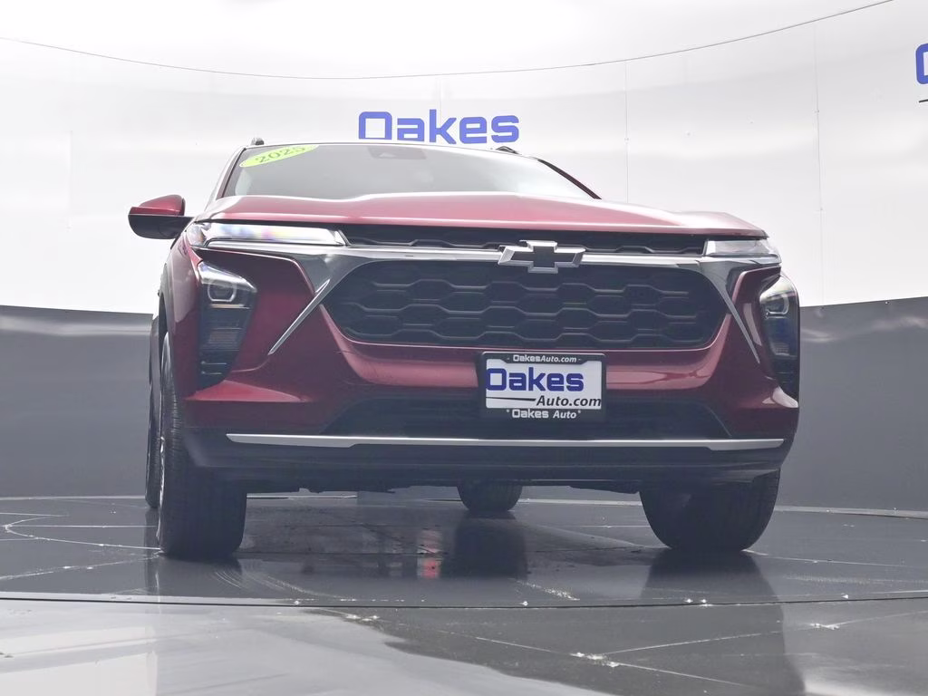2025 Crimson Metallic Chevrolet Trax LT FWD SUV