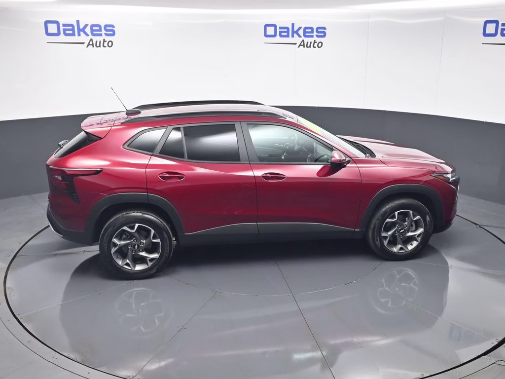 2025 Crimson Metallic Chevrolet Trax LT FWD SUV