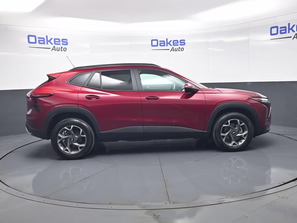 2025 Crimson Metallic Chevrolet Trax LT FWD SUV
