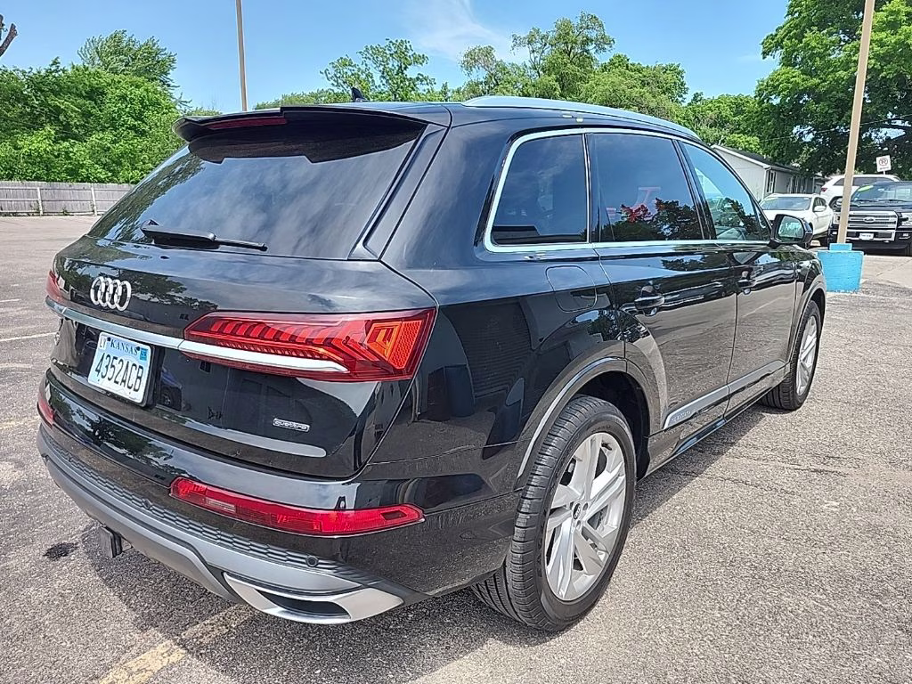 2022 Mythos Black Metallic Audi Q7 55 Premium AWD SUV
