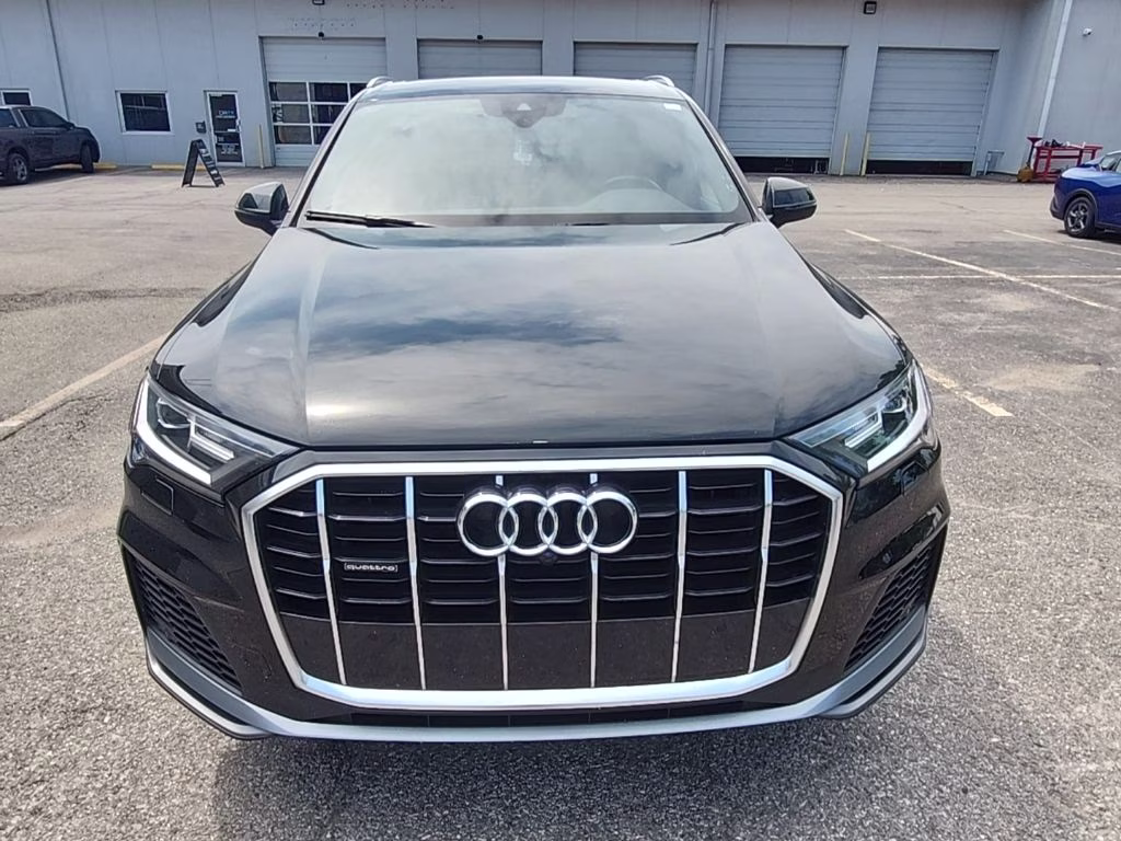 2022 Mythos Black Metallic Audi Q7 55 Premium AWD SUV