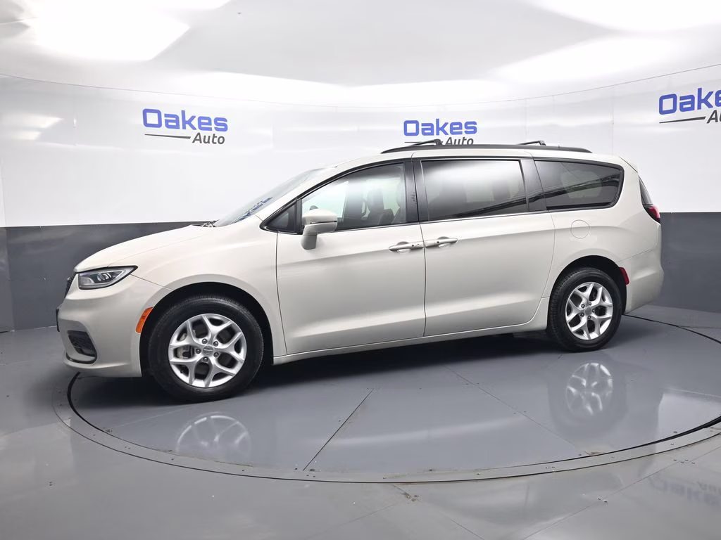 2021 Luxury White Pearlcoat Chrysler Pacifica Limited AWD Van