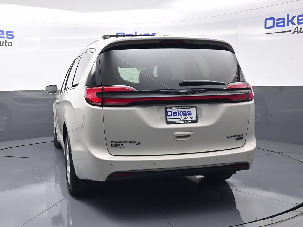 2021 Luxury White Pearlcoat Chrysler Pacifica Limited AWD Van
