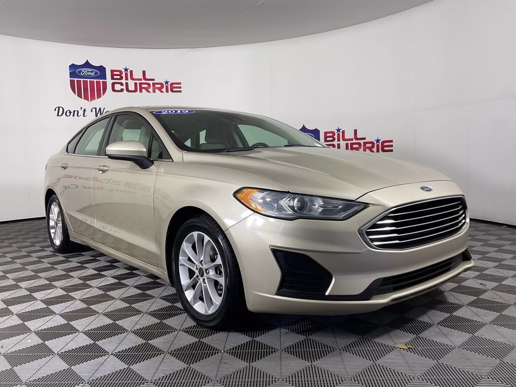 2019 White Gold Metallic Ford Fusion SE FWD Sedan