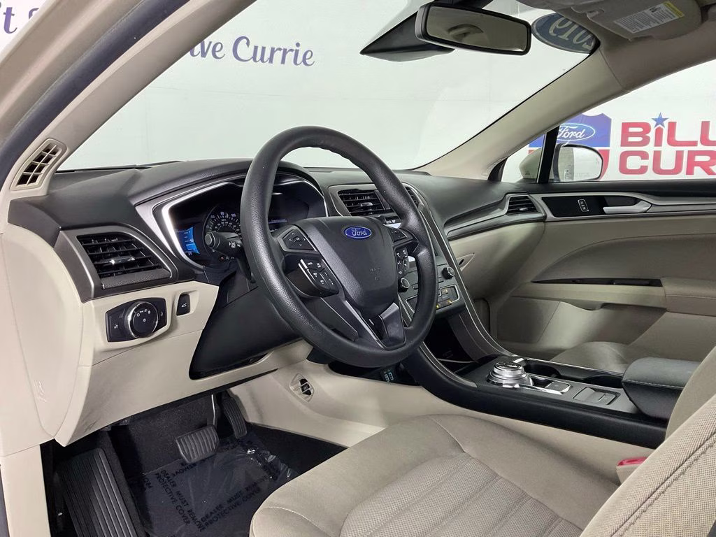 2019 White Gold Metallic Ford Fusion SE FWD Sedan