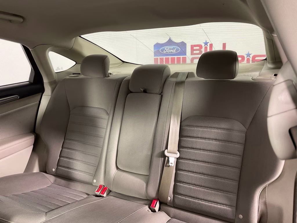 2019 White Gold Metallic Ford Fusion SE FWD Sedan