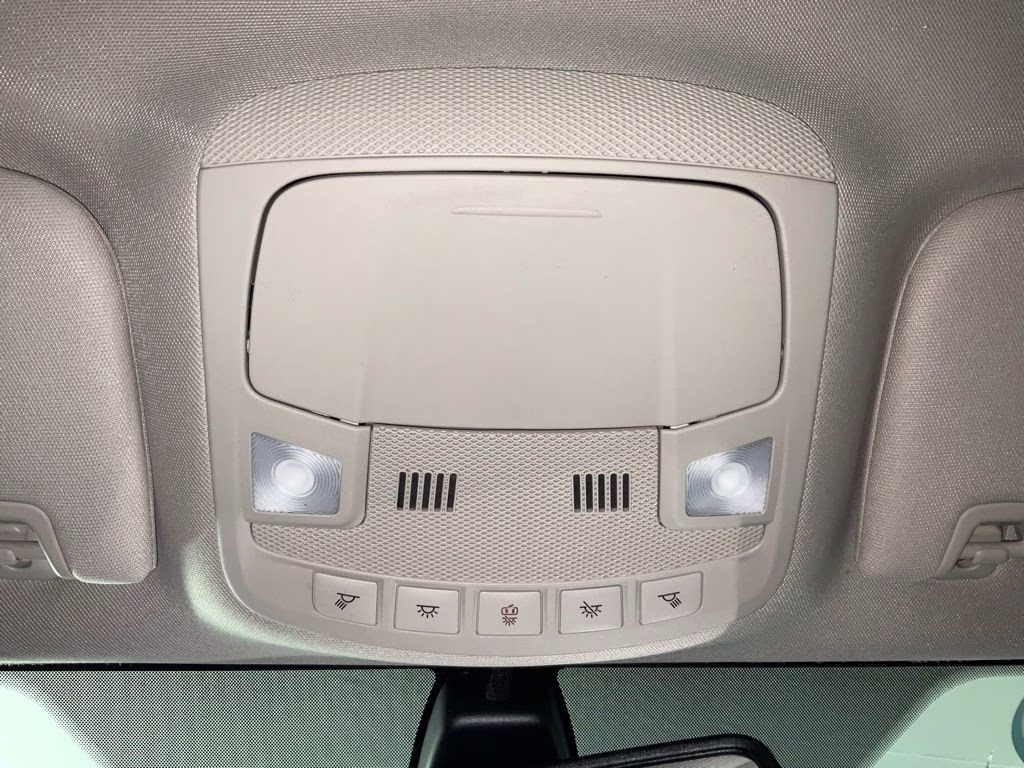 2019 White Gold Metallic Ford Fusion SE FWD Sedan