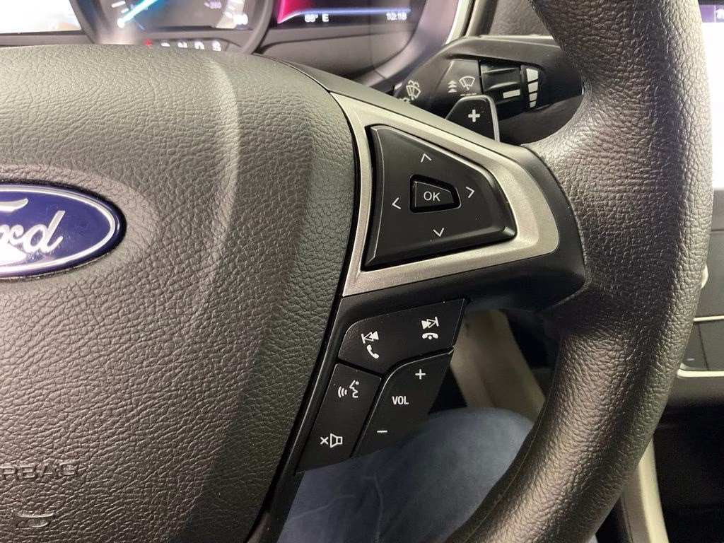2019 White Gold Metallic Ford Fusion SE FWD Sedan