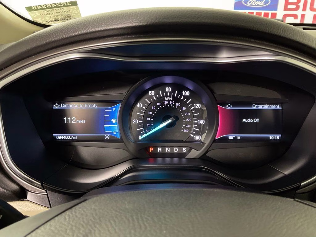 2019 White Gold Metallic Ford Fusion SE FWD Sedan