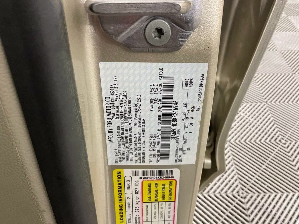 2019 White Gold Metallic Ford Fusion SE FWD Sedan