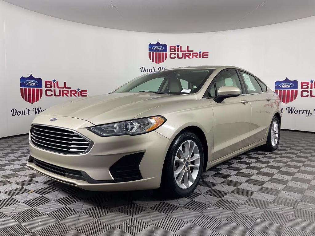 2019 White Gold Metallic Ford Fusion SE FWD Sedan
