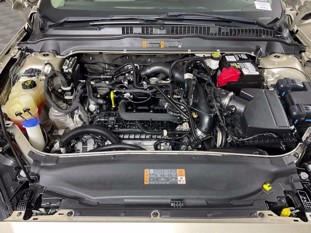 2019 White Gold Metallic Ford Fusion SE FWD Sedan
