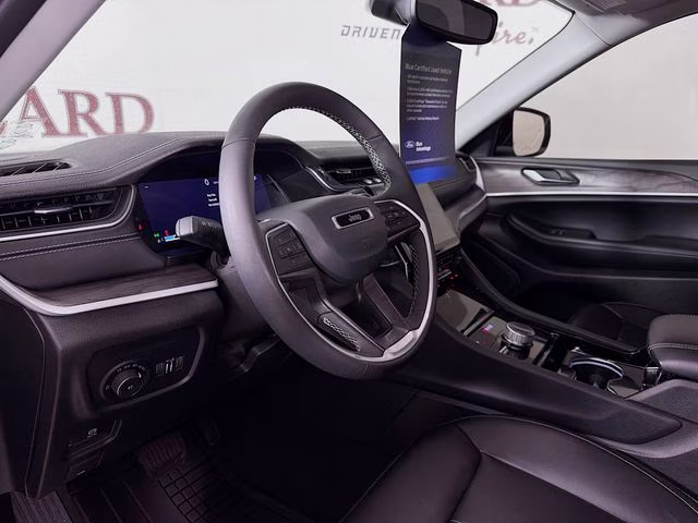 2023 Silver Zynith Jeep Grand Cherokee L Limited 4X4 SUV