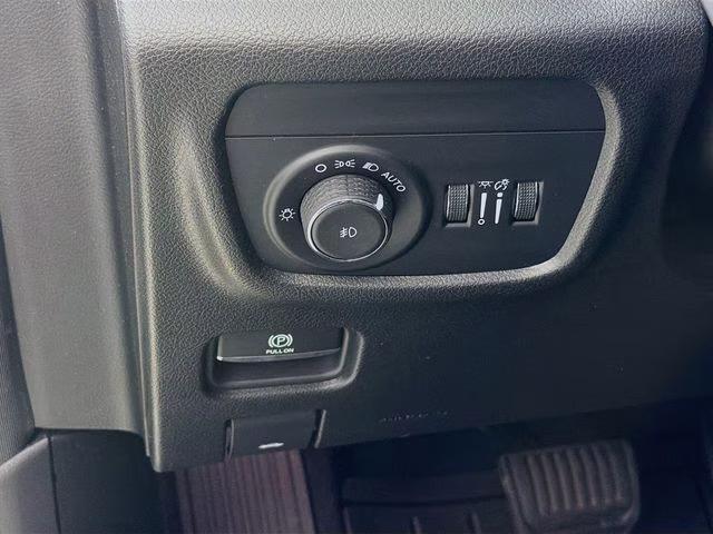 2023 Silver Zynith Jeep Grand Cherokee L Limited 4X4 SUV