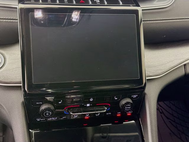 2023 Silver Zynith Jeep Grand Cherokee L Limited 4X4 SUV