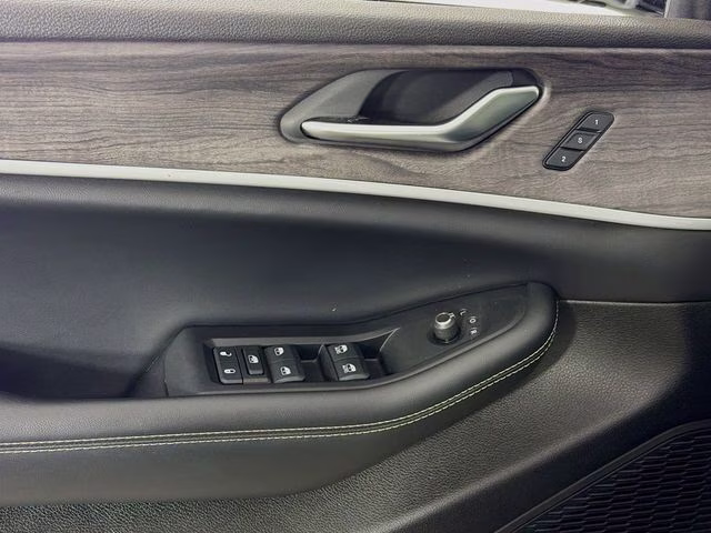 2023 Silver Zynith Jeep Grand Cherokee L Limited 4X4 SUV