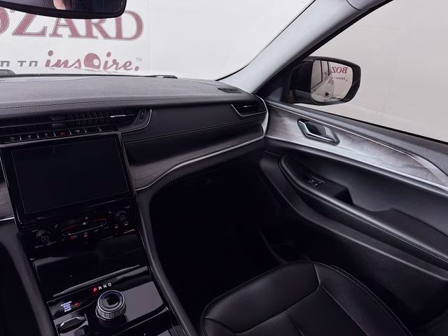2023 Silver Zynith Jeep Grand Cherokee L Limited 4X4 SUV