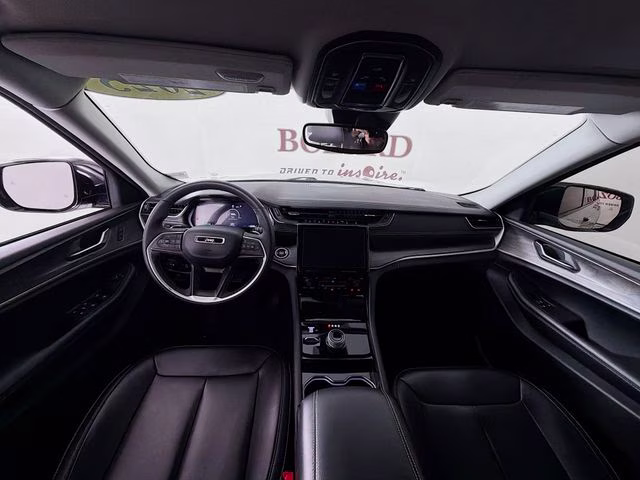 2023 Silver Zynith Jeep Grand Cherokee L Limited 4X4 SUV