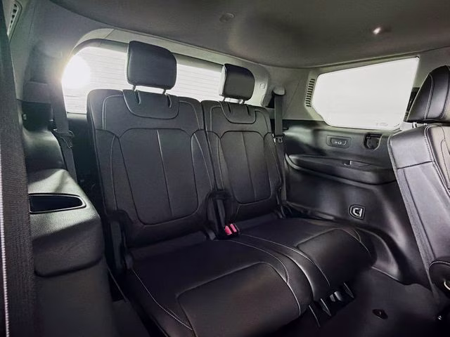 2023 Silver Zynith Jeep Grand Cherokee L Limited 4X4 SUV
