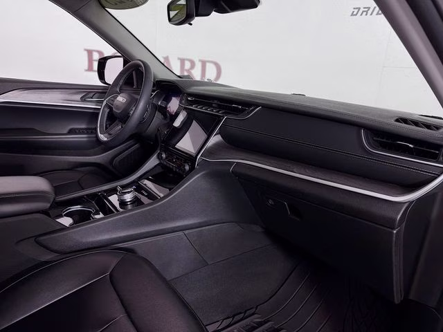 2023 Silver Zynith Jeep Grand Cherokee L Limited 4X4 SUV