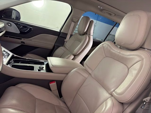 2022 White Metallic Lincoln Aviator Reserve AWD SUV