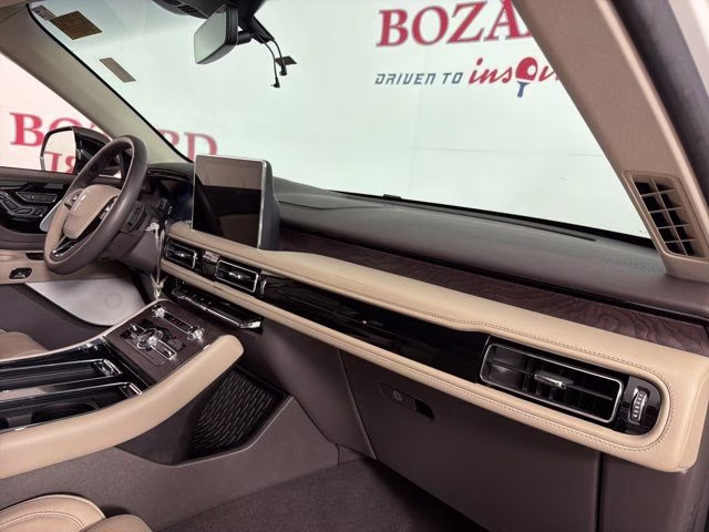 2022 White Metallic Lincoln Aviator Reserve AWD SUV