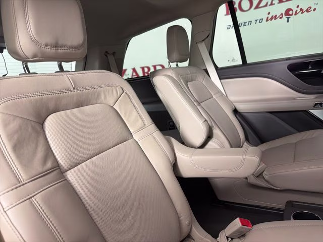 2022 White Metallic Lincoln Aviator Reserve AWD SUV