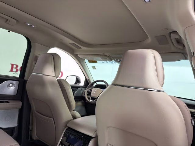 2022 White Metallic Lincoln Aviator Reserve AWD SUV