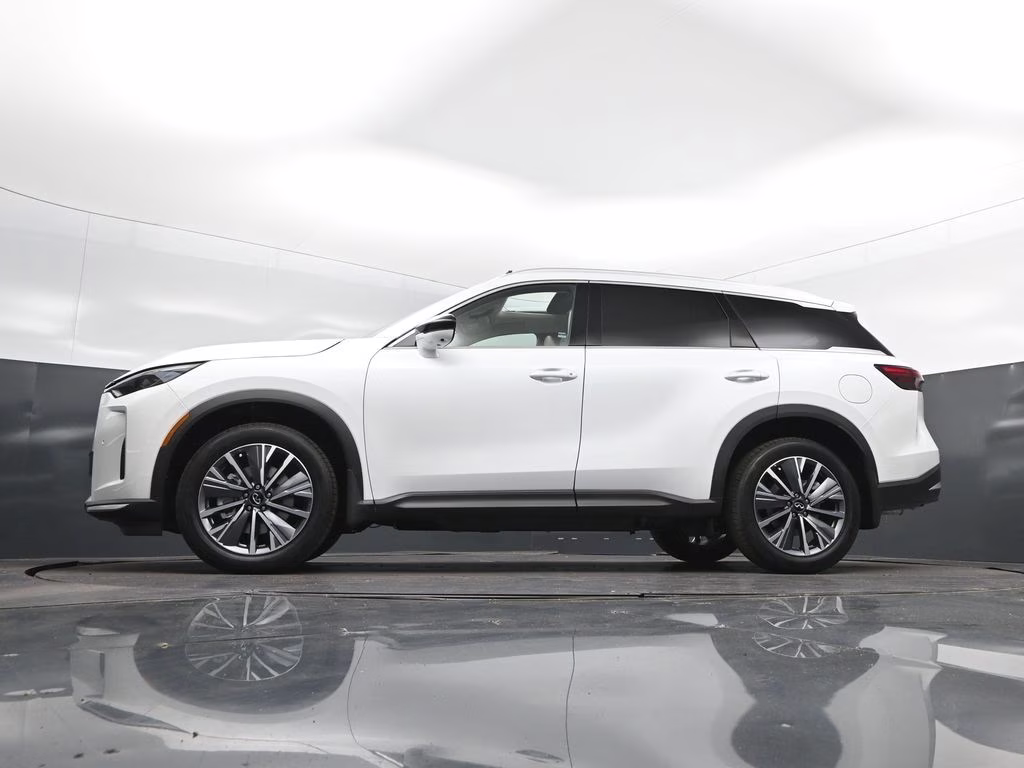 2027 White INFINITI QX60 LUXE FWD