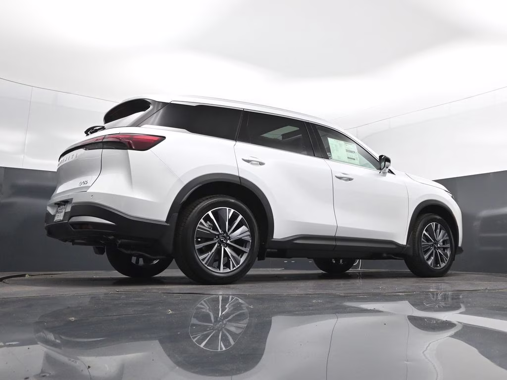 2027 White INFINITI QX60 LUXE FWD