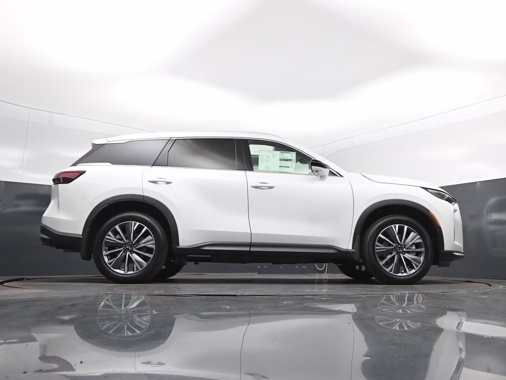 2027 White INFINITI QX60 LUXE FWD