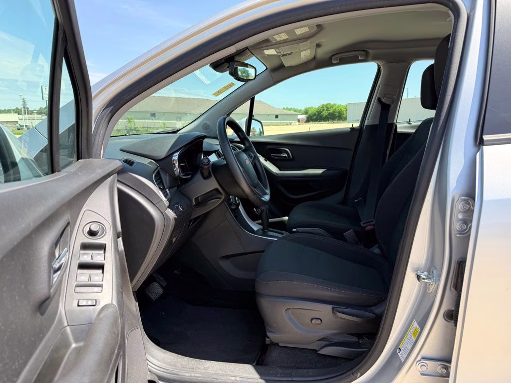 2018 Silver Ice Metallic Chevrolet Trax LS AWD SUV