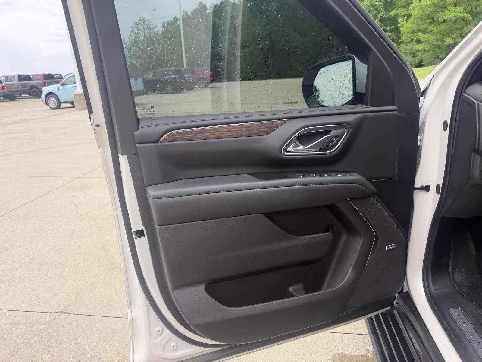 2024 Iridescent Pearl Tricoat Chevrolet Suburban High Country 4X4 SUV