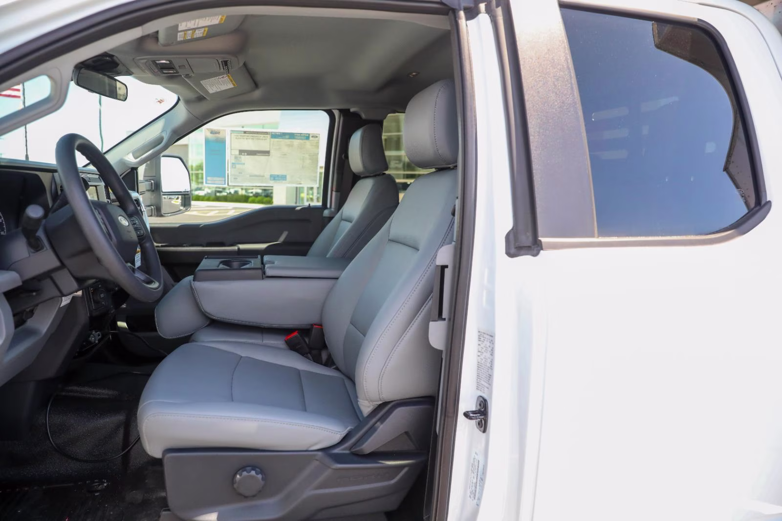 2026 Oxford White Ford Super Duty F-550 DRW XL 4X4 Truck