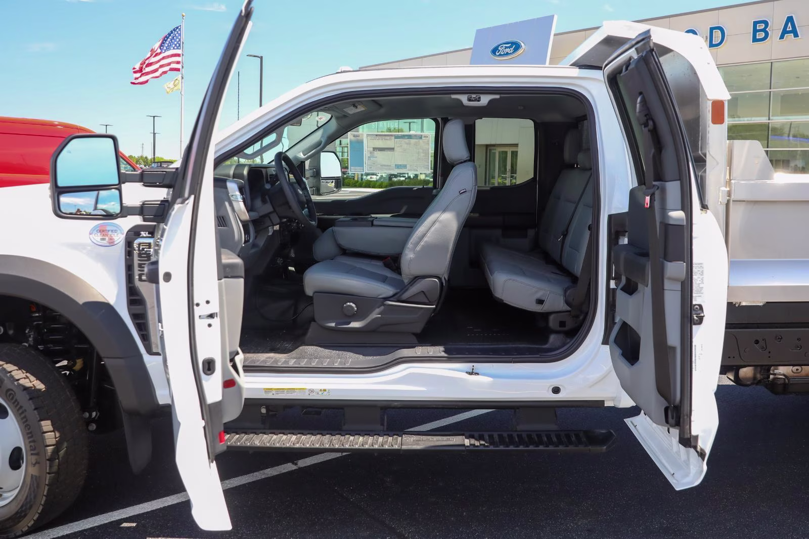 2026 Oxford White Ford Super Duty F-550 DRW XL 4X4 Truck