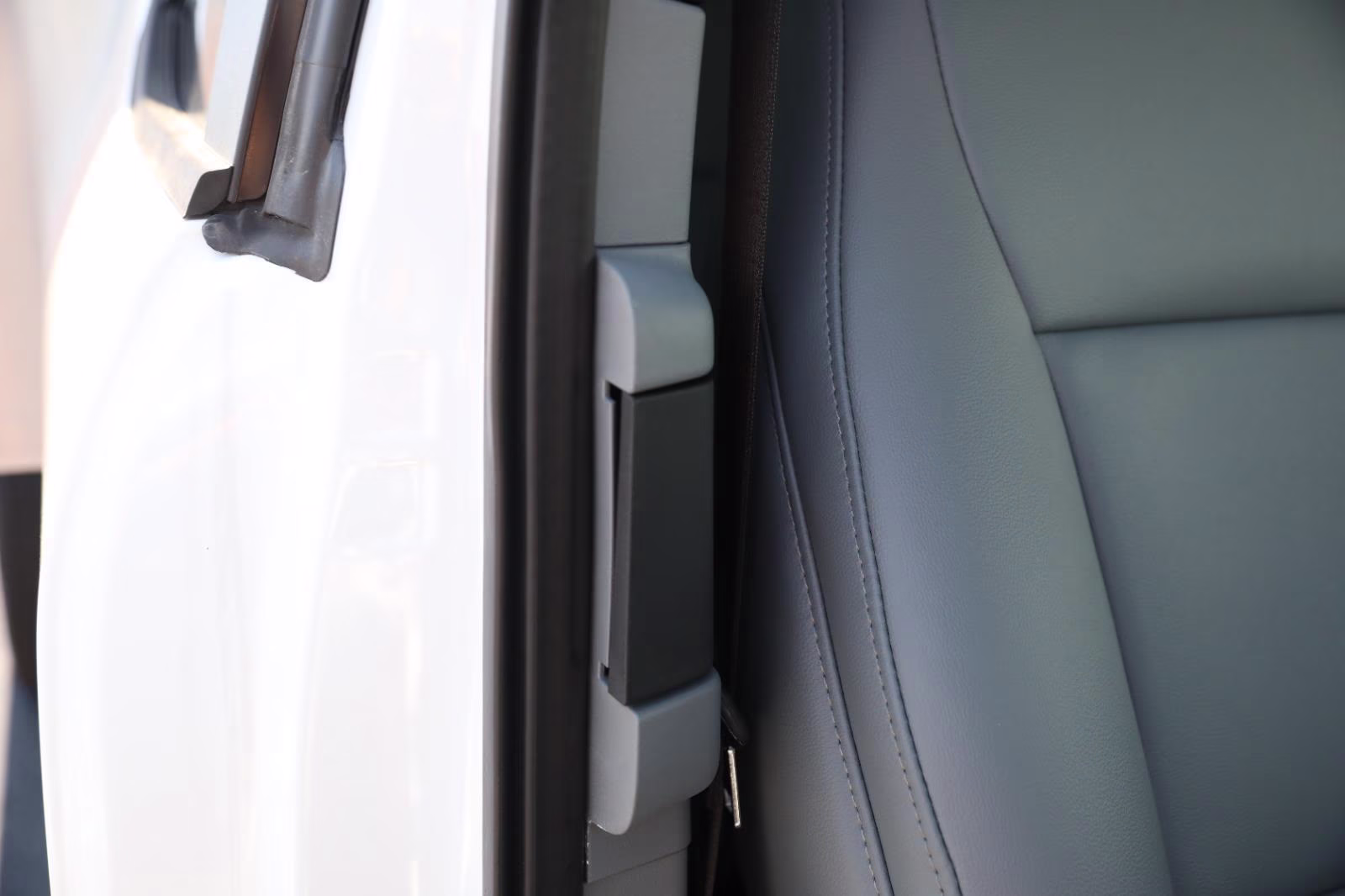 2026 Oxford White Ford Super Duty F-550 DRW XL 4X4 Truck
